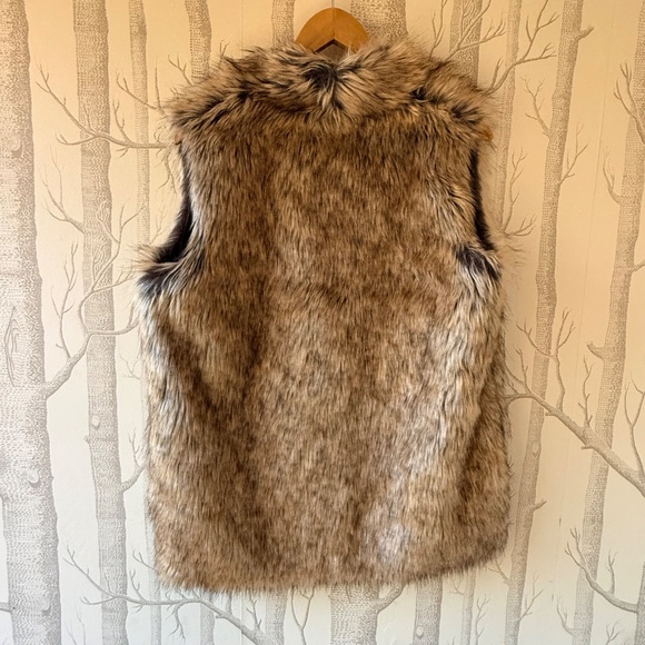 NWOT Grace and Lace Faux Fur Alpine Vest- Medium - Picture 3 of 5